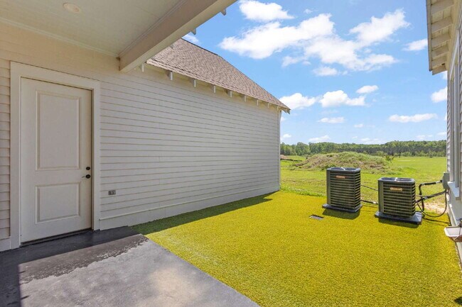 Building Photo - Luxury Townhome for Rent in Waterpointe | 3 Bed | 2.5 Bath | Private Courtyard