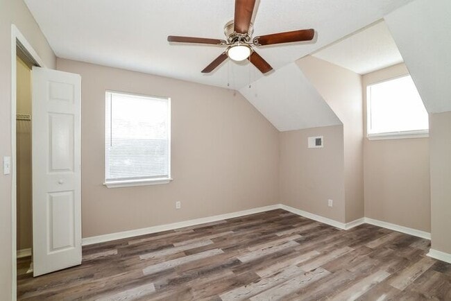 Building Photo - 3756 Dartford Dr
