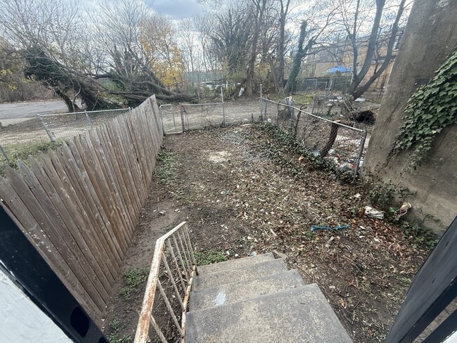 Building Photo - 1006 Spruce St