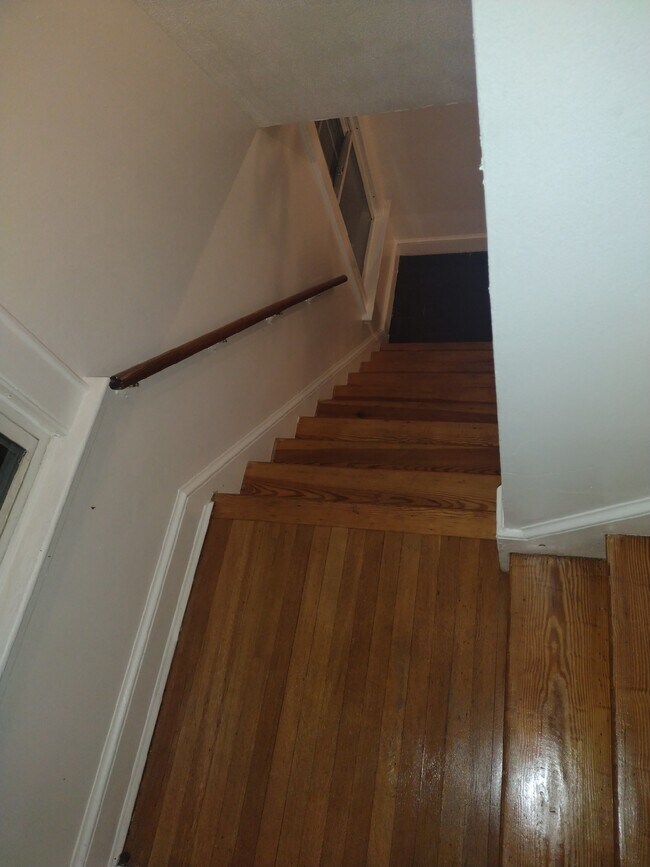Building Photo - 46 Pleasant View St