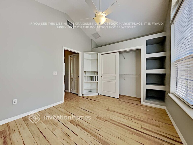 Building Photo - 2890 Alameda Del Norte