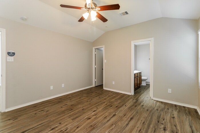 Building Photo - 816 Lightningbug Ln