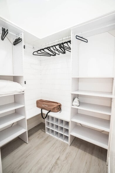 Building Photo - 6518 Solitaire Palm Way