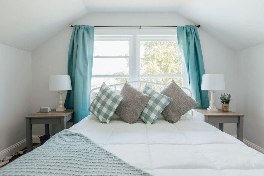 Building Photo - 905 Hill St