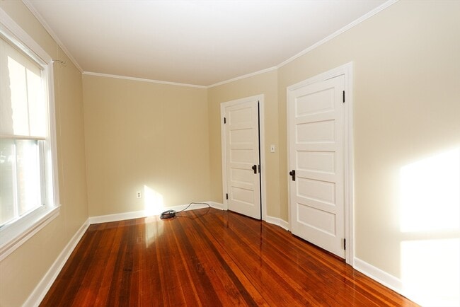 Building Photo - 354 Pond St