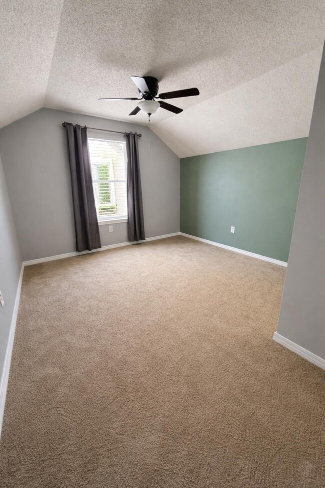 Building Photo - 437 Bridgewater Ct