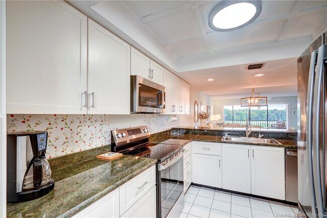 Building Photo - 5532 NE Gulfstream Way