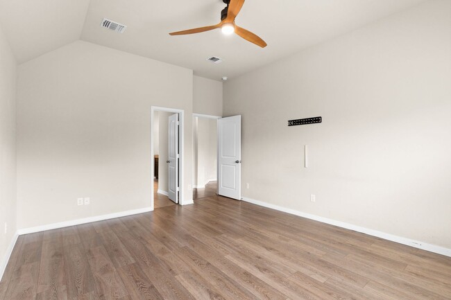 Building Photo - 3 Bedroom 2 bath in La Pointe Community