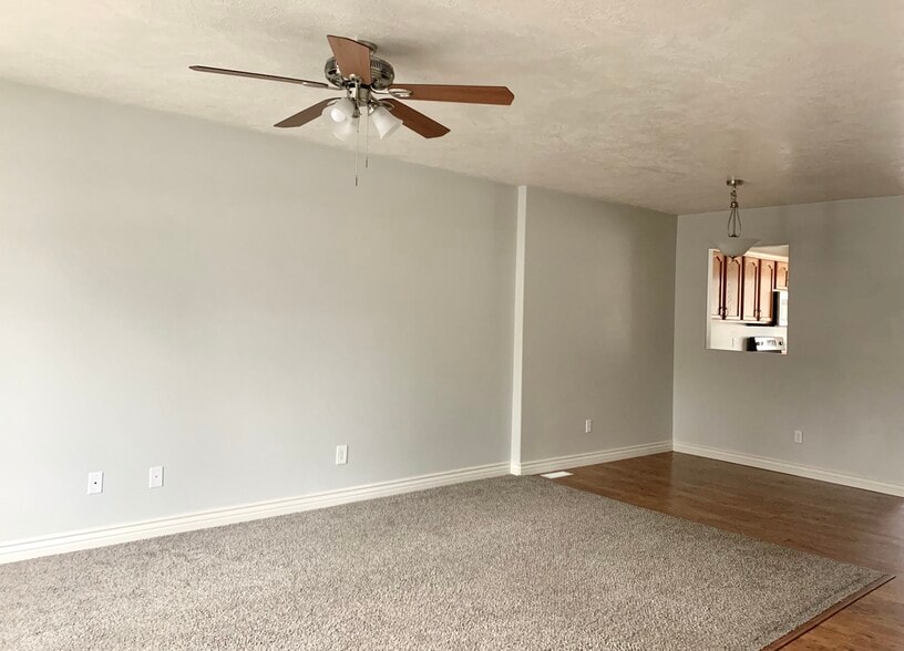 Building Photo - 33 S 900 E