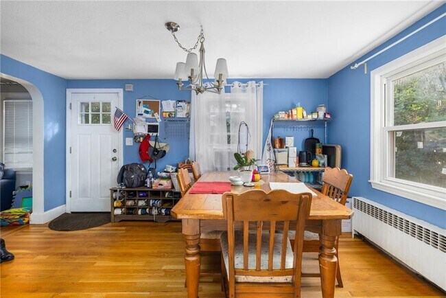 Building Photo - 61 School St