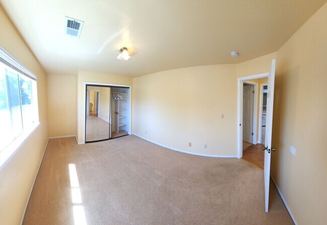 Building Photo - 5 Bedroom 3 Bath close to Poly, hiking and shopping!!