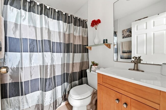 Building Photo - 1012 Landings Blvd