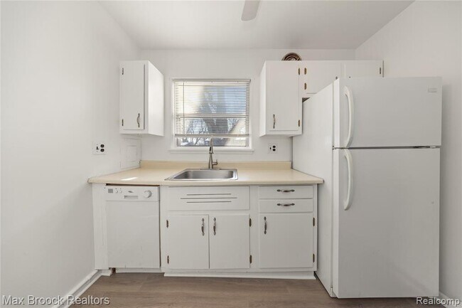 Building Photo - 3206 Shenandoah Dr