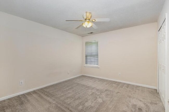 Building Photo - 3819 Northlake Dr