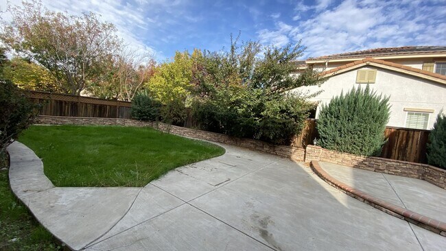 Building Photo - Mountain House Home Spacious 4 Bedroom, 3....