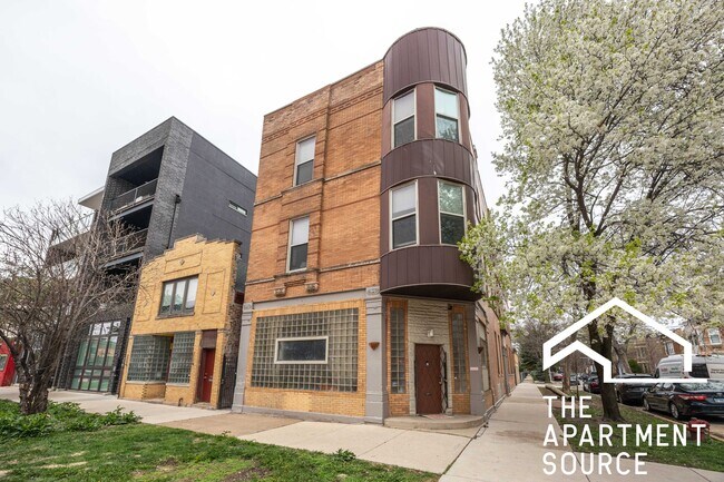 Building Photo - 2732 W Chicago Ave