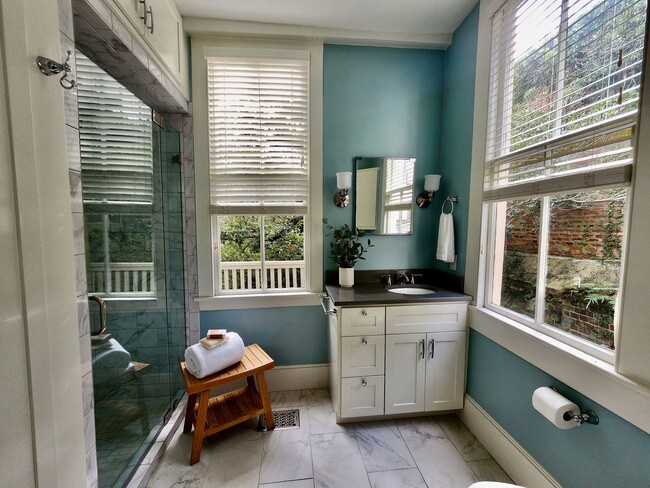 Building Photo - Beautiful, furnished, historic home just s...