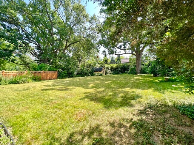 Building Photo - 4633 Oakwood Ave