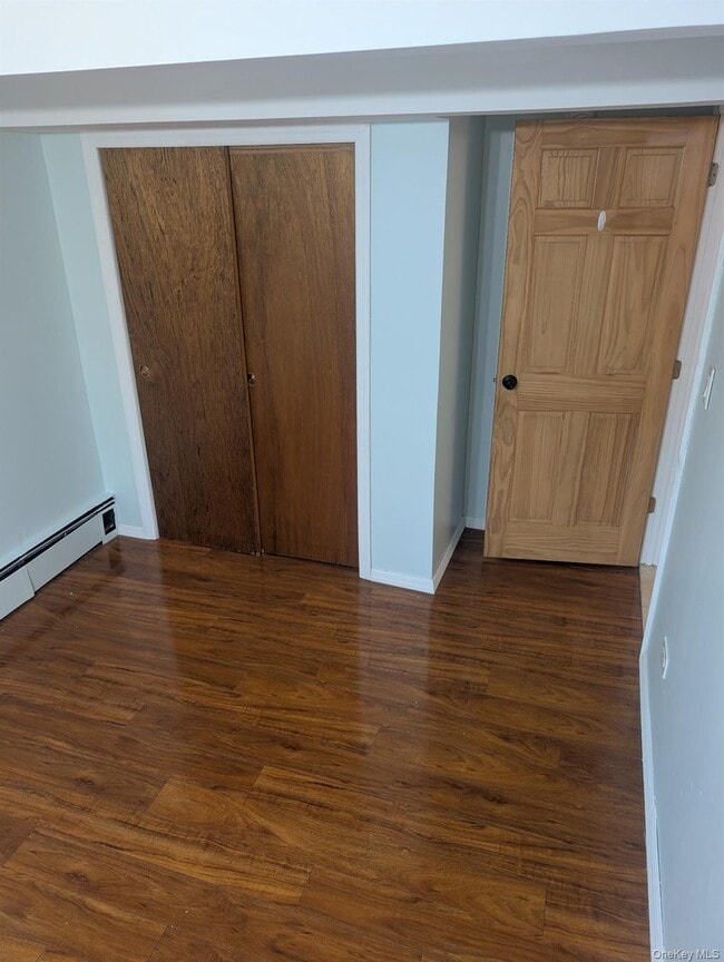 Building Photo - 9 Hollowbrook Pl