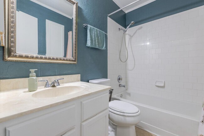 Building Photo - 15531 Knollglade