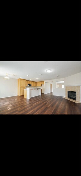 Building Photo - 3643 E Ave H10