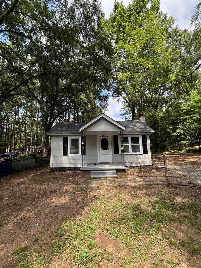 Building Photo - Spacious 2 Bed House - Waiting for you to Call HOME! DEPOSIT-FREE Renting option thru OBLIGO! Dep...