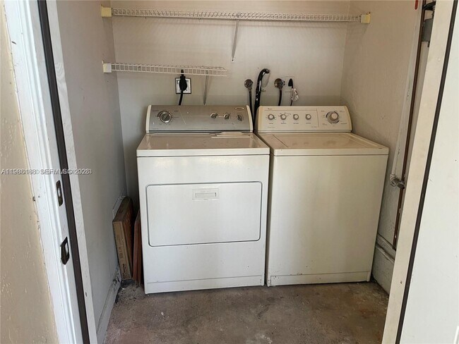 Building Photo - 21567 SW 87th Ct