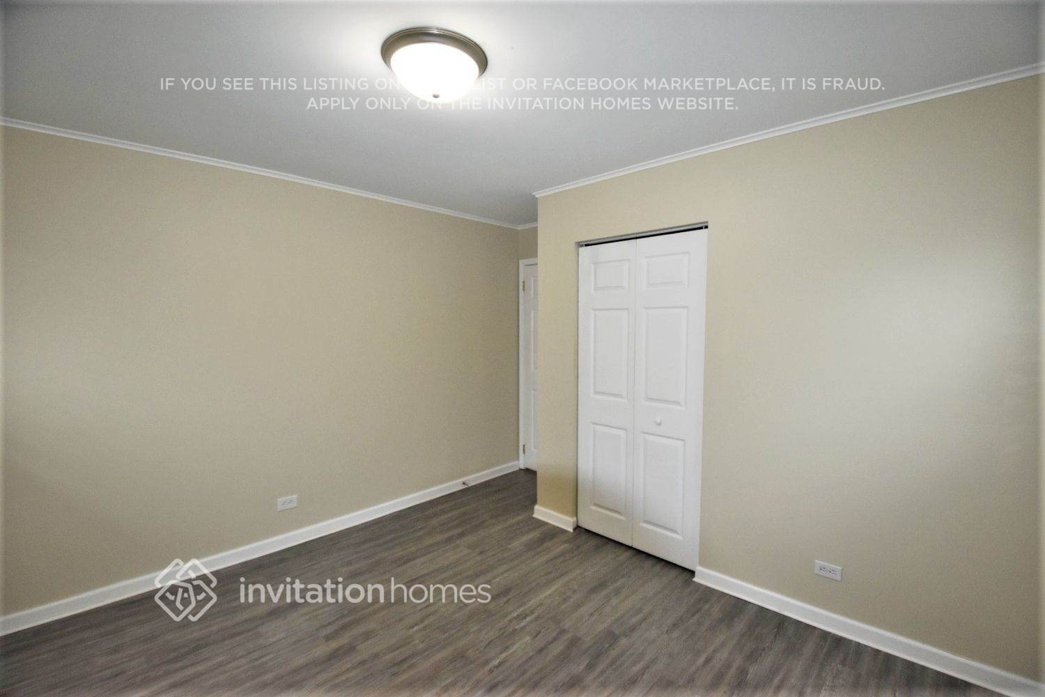 Building Photo - 337 E Fullerton Ave