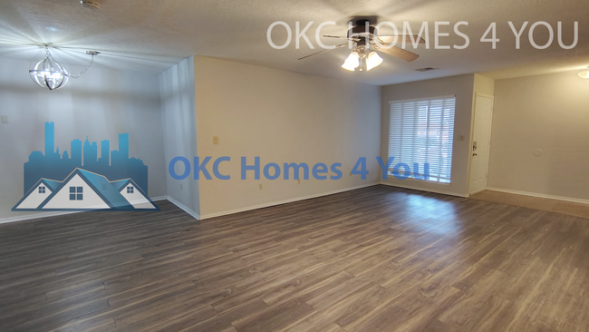 Building Photo - Half Duplex with Tons of Space!