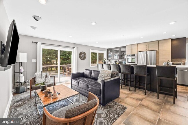 Building Photo - 6 Hounds Hollow Ct