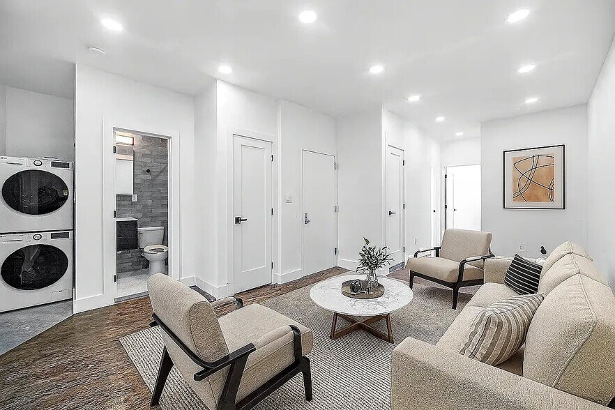 Primary Photo - 854 4th Ave