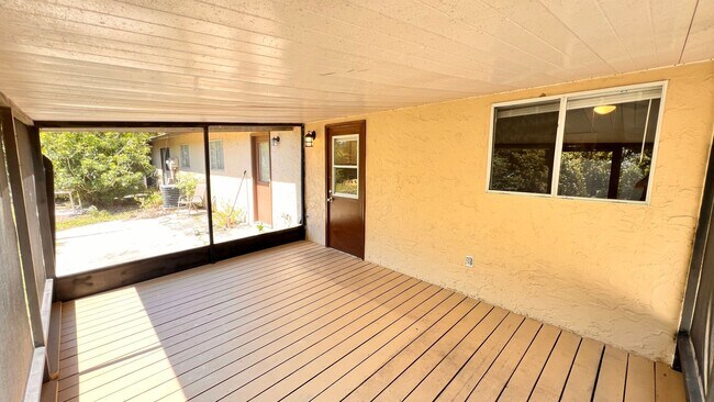 Building Photo - NEWLY RENOVATED 3 Bedroom/2 Bath Unit! Was...