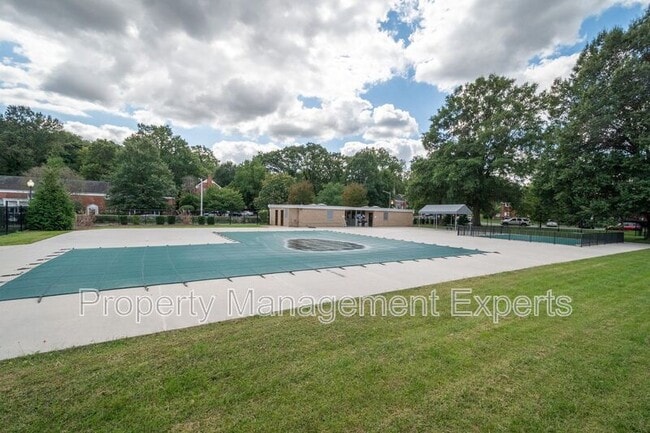 Building Photo - 1225 Martha Custis Dr