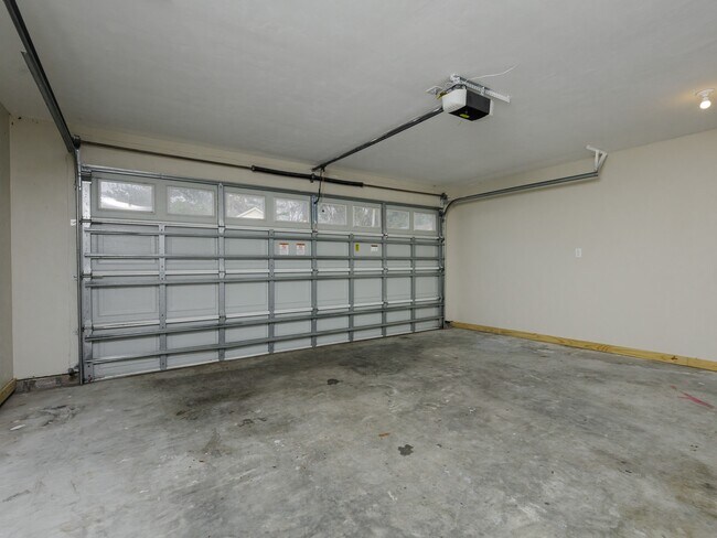 Building Photo - 6377 NW 109th Pl