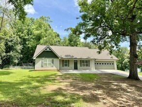 Building Photo - 2051 Snapping Shoals Rd