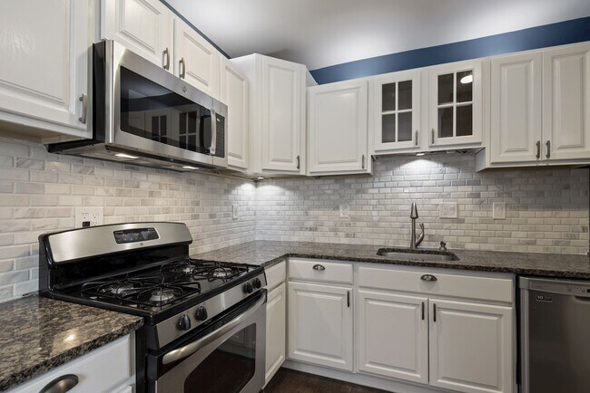 Kitchen - 815 Sheridan St NW