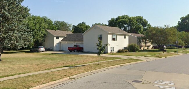 Primary Photo - 3111 Diamond St