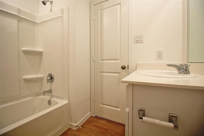 Building Photo - 3218 Elm Br Dr