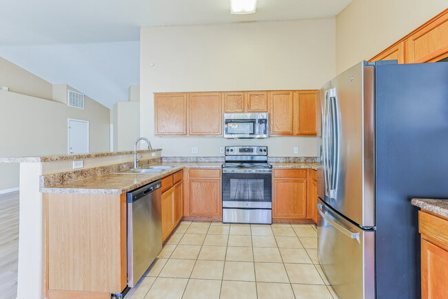 Building Photo - 527 N Bailey Cir