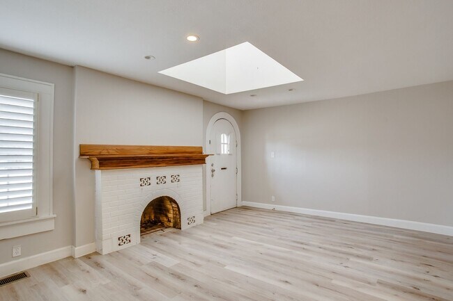 Building Photo - Pre Leasing for fall 2026! 4/2 in Heart of Lubbock!