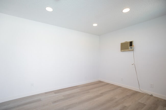 Building Photo - 11801 Rexford Rd