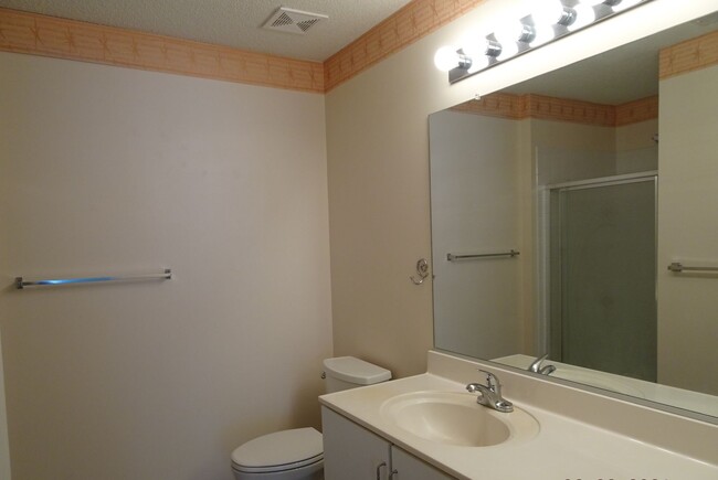 Building Photo - 2 Bedroom 2 bath rental in Bristol Commons...