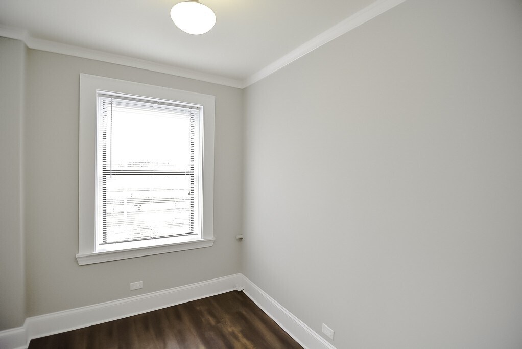 Building Photo - 817 W Lakeside Pl