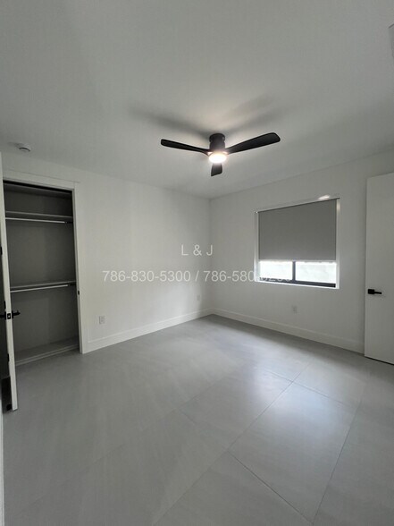 Building Photo - 920 SW 71st Ave