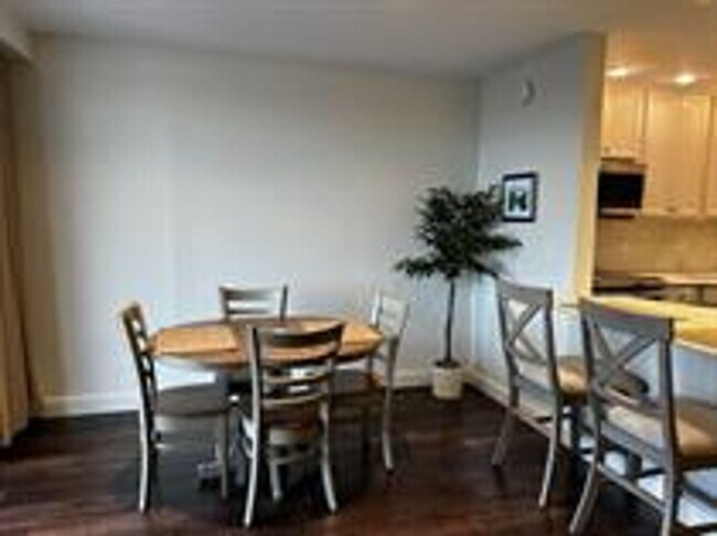 Building Photo - Beautiful Fifteenth floor Furnished one Bedroom with Views