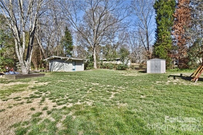 Building Photo - 3111 Spring Valley Rd