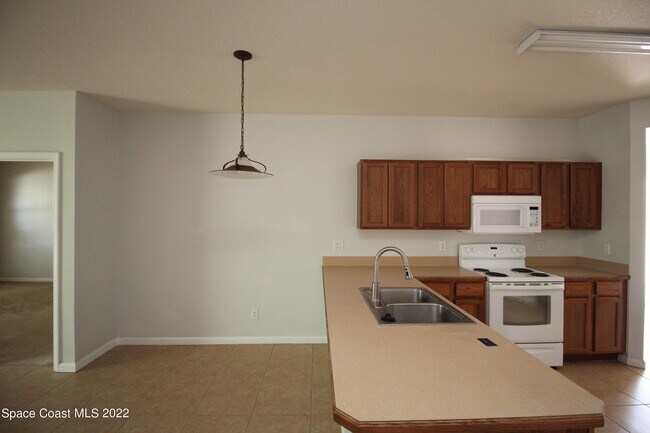 Building Photo - 425 Breckenridge Cir SE