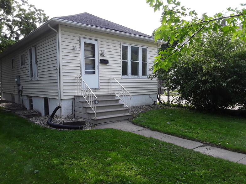 Primary Photo - 706 8th St N