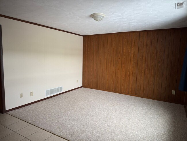 Building Photo - 4130-4136 Canterbury Dr