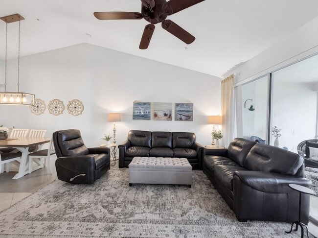Building Photo - 3-bedroom condo available in Flamingo Fairways II